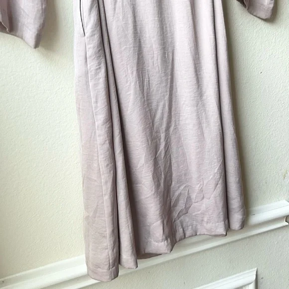 Barefoot Dreams Washed Satin Notch Collar Robe in Feather Sz S